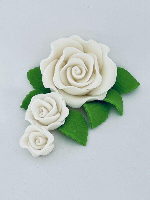 Rosen-Set mit Blätter, Weiß - Zuckerblumen 9tlg.